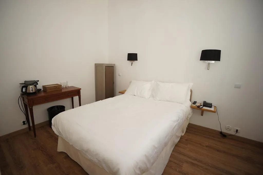 Les Trois Lys Hotel Condom 3*,