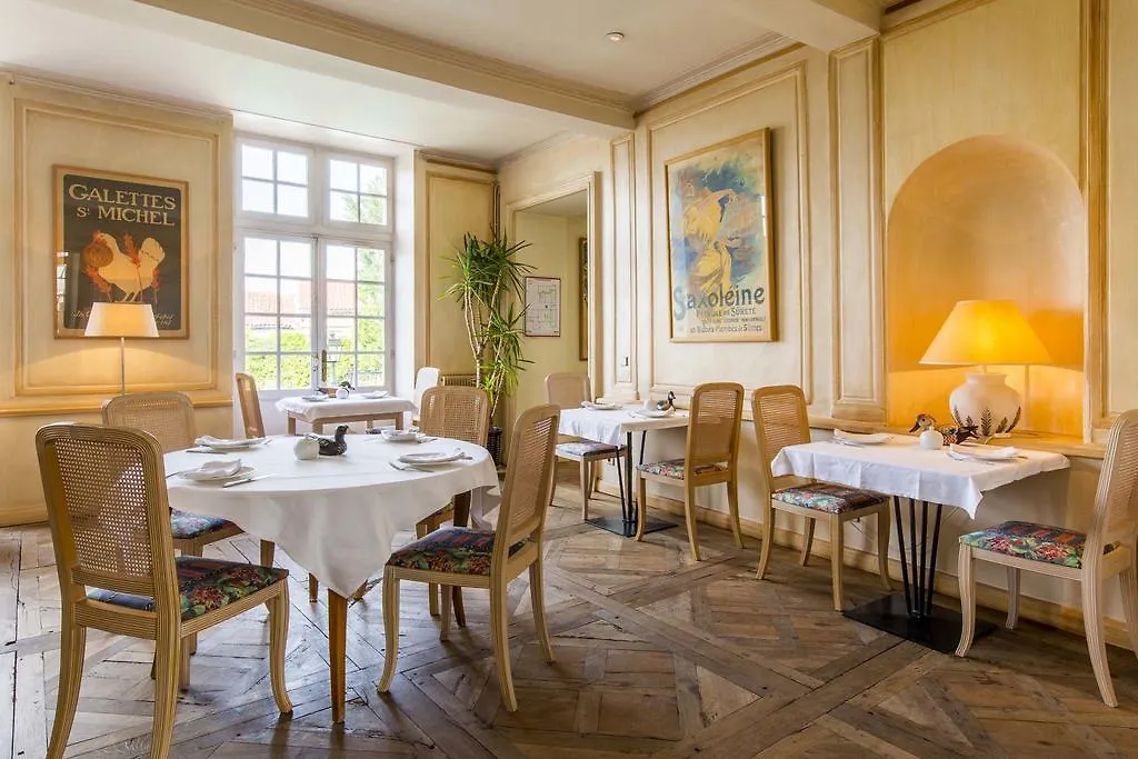 Les Trois Lys Hotel Condom 3*,