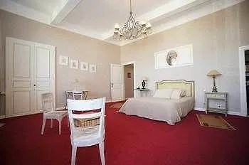 Les Trois Lys Hotel Condom 3*,