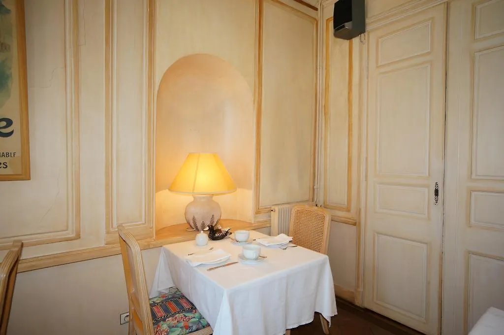 Les Trois Lys Hotel Condom